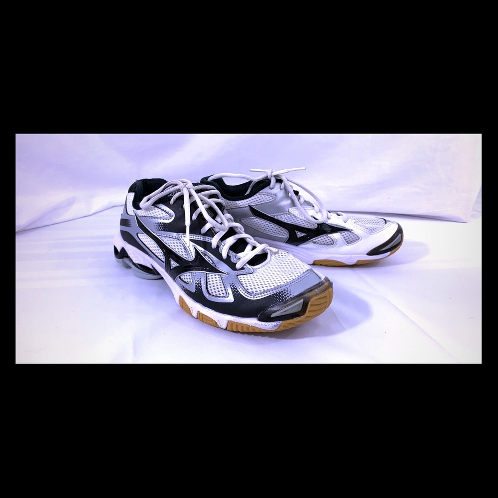 Women’s volleyball shoes